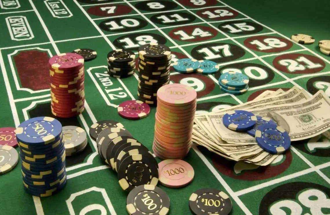 Interaksi pemain menikmati sportsbook dan slot online di slotresmi dengan perangkat mobile